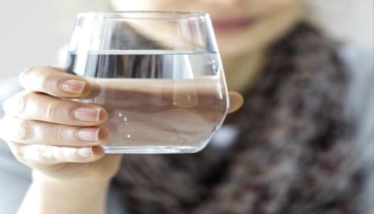 كم كوبا من الماء تحتاج أن تشرب في الطقس الحار؟
