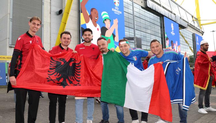 موقف "طريف" بين مشجع ألباني وآخر إيطالي على هامش "اليورو"