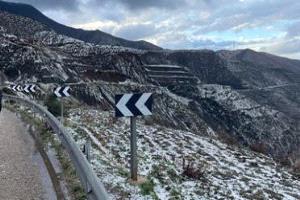 ظاهرة مناخية نادرة.. ثلوج بقرب البحر المتوسط في المغرب